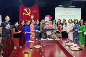 Trường Tiểu học Thanh Liệt tổ chức kỉ niệm 113 năm Ngày Quốc tế Phụ nữ 8-3,  tổng kết phong trào thi đua “Giỏi việc nước – Đảm việc nhà”  và chúc mừng các đồng chí sinh nhật tháng 3