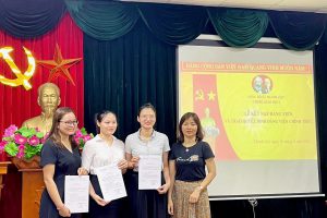 Chi bộ Giáo dục I – Trường Tiểu học Thanh Liệt thuộc Đảng bộ cơ sở xã Thanh Liệt tổ chức Lễ kết nạp đảng viên mới cho quần chúng ưu tú
