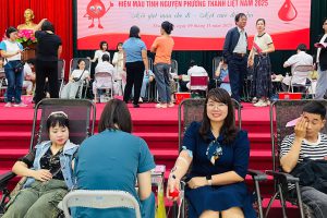 Giáo viên trường TH Chu Văn An tích cực tham gia Ngày hội Hiến máu tình nguyện phường Thanh Liệt năm 2025