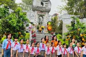 LỄ KẾT NẠP ĐỘI CỦA HỌC SINH TRƯỜNG TIỂU HỌC CHU VĂN AN TẠI BẢO TÀNG HỒ CHÍ MINH
